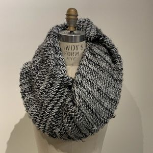 Black & White Chunky Knit Infinity Scarf